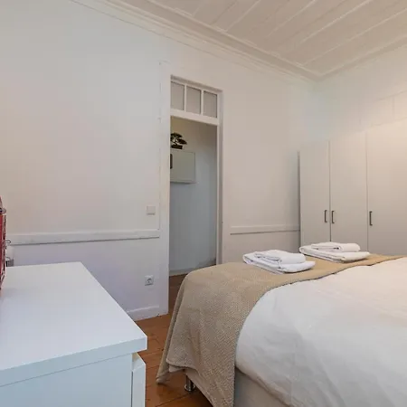 Апартаменты Lovely&Bright 1Bdr Apartment