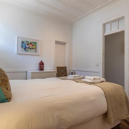 Апартаменты Lovely&Bright 1Bdr Apartment Лиссабон