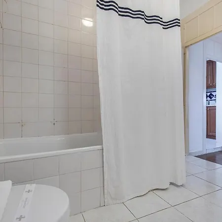 Апартаменты Lovely&Bright 1Bdr Apartment Лиссабон